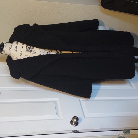 BCBG eneration elegant black Teddy coat.size 2 X new - Picture 1 of 14
